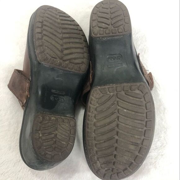 Crocs Brown Leather Slides Clogs Size 8 Y2K Cottagecore Gorpcore Comfort - Picture 3 of 7